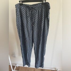 ⚜️ 2/$10 - Faded Glory Floral Geometric Pattern - Size L